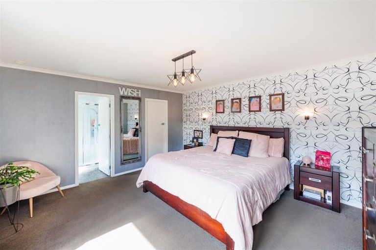 Photo of property in 34 Surrey Crescent, Hokowhitu, Palmerston North, 4410