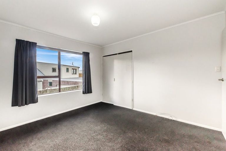 Photo of property in 10a Pohutukawa Crescent, Raumati Beach, Paraparaumu, 5032