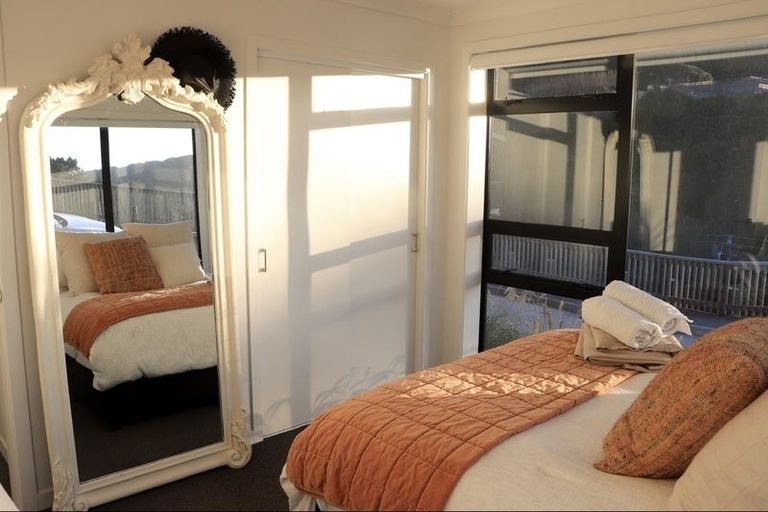 Photo of property in 2 Ara Paripari, Tawa, Wellington, 5028