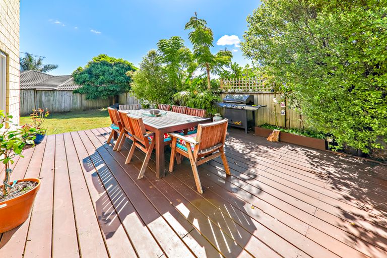 Photo of property in 75 Wayne Francis Drive, Flat Bush, Auckland, 2016