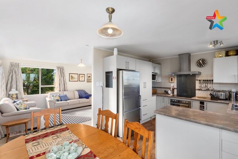 Photo of property in 3 Waipounamu Drive, Kelson, Lower Hutt, 5010