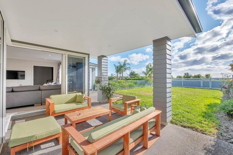 Photo of property in 13 Milano Boulevard, Karaka, Papakura, 2113
