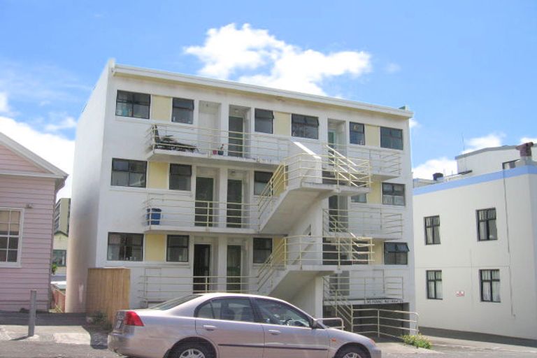 Photo of property in 2 Moncrieff Street, Mount Victoria, Wellington, 6011