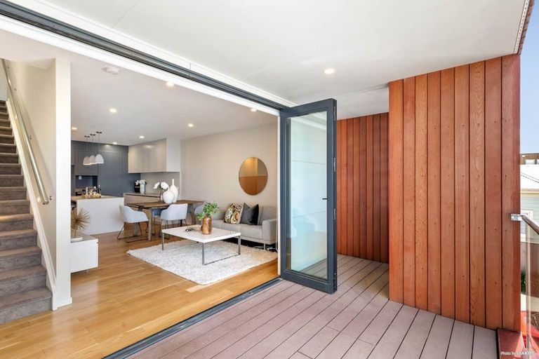 Photo of property in 1/69 Lake Road, Devonport, Auckland, 0624