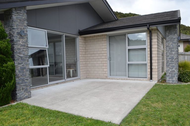Photo of property in 35 Rochfort Crescent, Pyes Pa, Tauranga, 3112