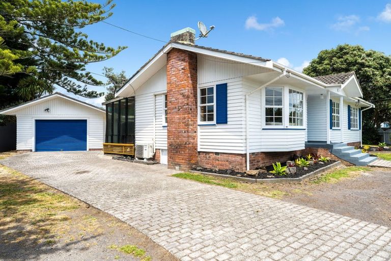 Photo of property in 402 West Coast Road, Glen Eden, Auckland, 0602