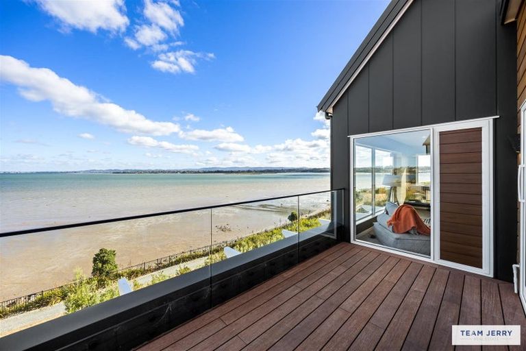 Photo of property in 4 Seawind Way, Hobsonville, Auckland, 0616