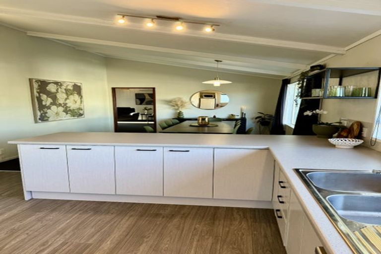 Photo of property in 48 Fyvie Avenue, Tawa, Wellington, 5028