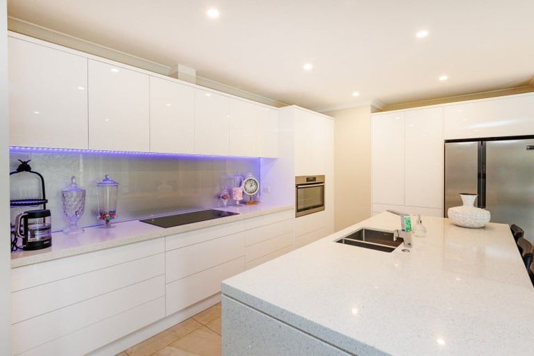 Photo of property in 9 Riverstone Grove, Hokowhitu, Palmerston North, 4410