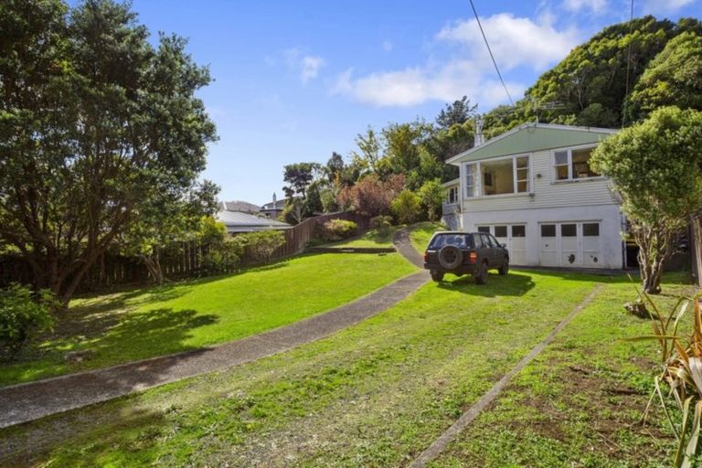 Photo of property in 24 Mahoe Street, Tawa, Wellington, 5028