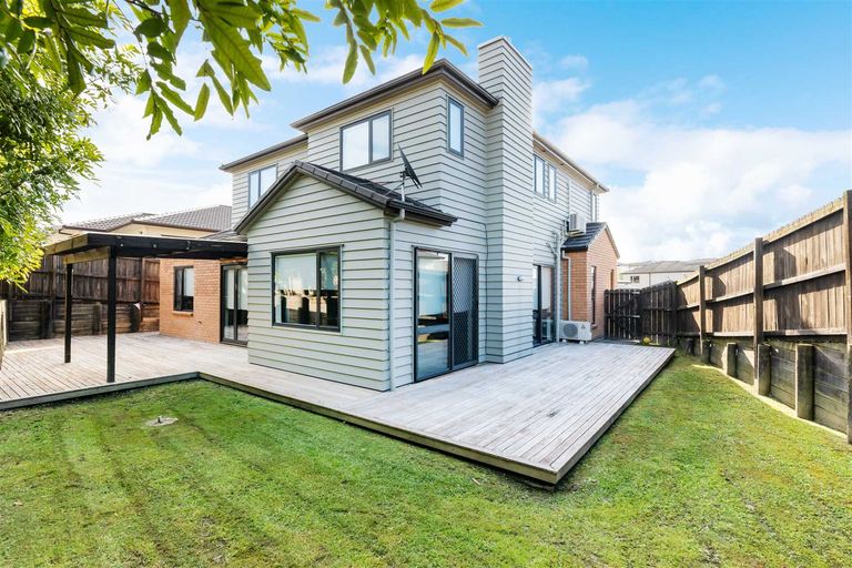 Photo of property in 23 Midhurst Avenue, Henderson, Auckland, 0612