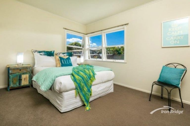 Photo of property in 1/124 Chivalry Road, Glenfield, Auckland, 0629