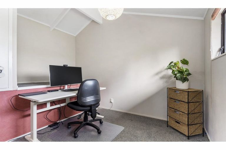 Photo of property in 19 Palmetto Place, Goodwood Heights, Auckland, 2105