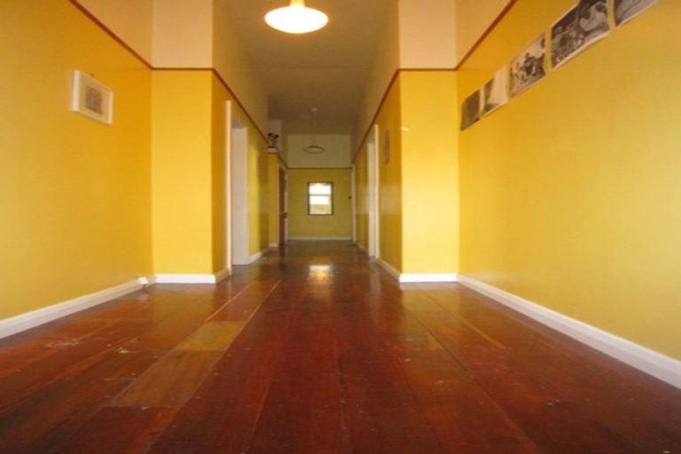 Photo of property in 52 Kilbirnie Crescent, Kilbirnie, Wellington, 6022