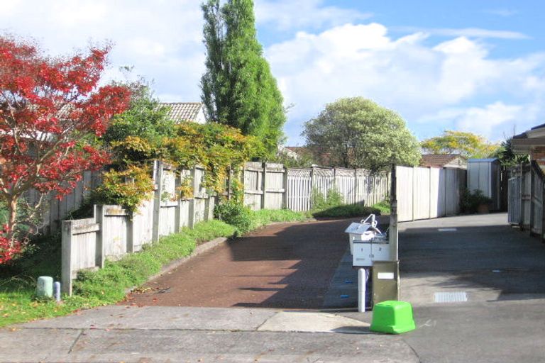 Photo of property in 1/19 Kookaburra Place, Botany Downs, Auckland, 2010