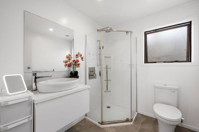 Photo of property in 3/100 Royal Road, Massey, Auckland, 0614