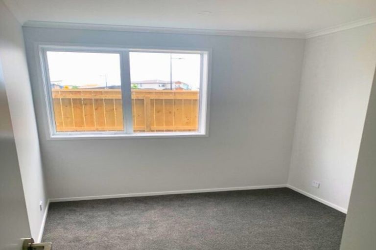 Photo of property in 9 Whata Street, Clarks Beach, 2122