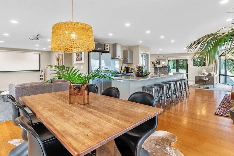 Photo of property in 5 Bunker Way, Strathmore Park, Wellington, 6022