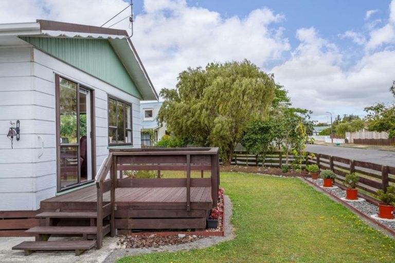 Photo of property in 8 Deller Grove, Silverstream, Upper Hutt, 5019