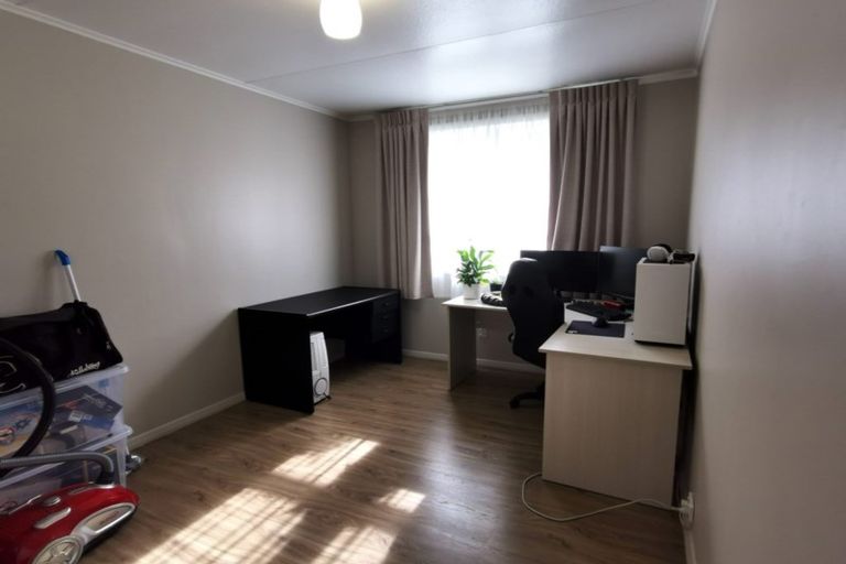 Photo of property in 44 Lavinia Crescent, Mangere East, Auckland, 2024