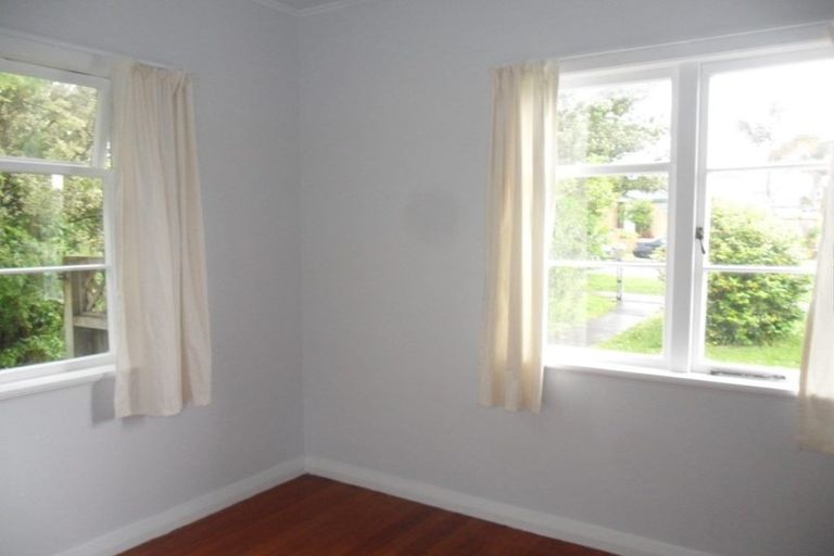Photo of property in 1 Reid Road, New Lynn, Auckland, 0600