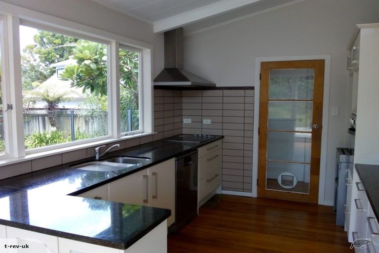 Photo of property in 1/19 Bowman Road, Forrest Hill, Auckland, 0620