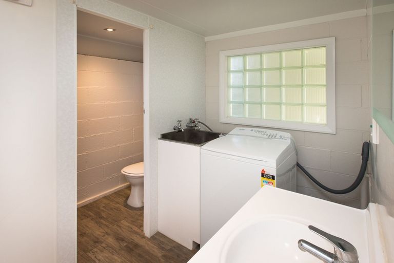 Photo of property in 35 Marine Parade South, Foxton Beach, Foxton, 4815