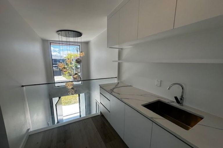 Photo of property in 35b Clyside Avenue, Half Moon Bay, Auckland, 2012