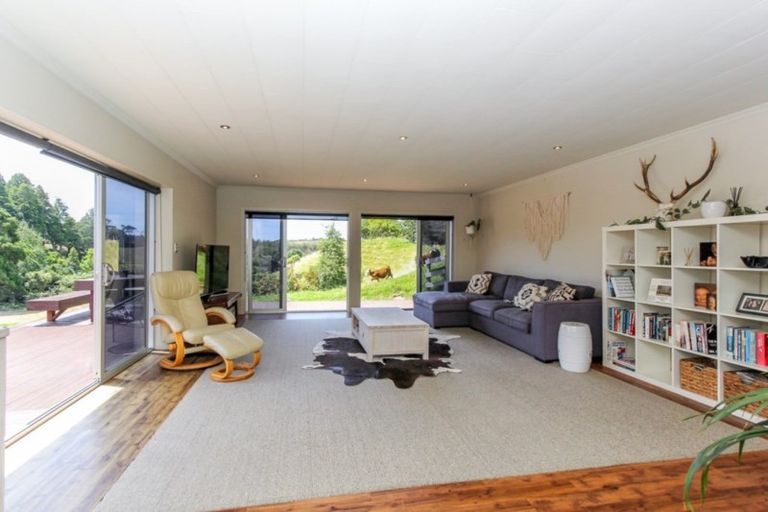 Photo of property in 31 Sealy Road, Omata, New Plymouth, 4374