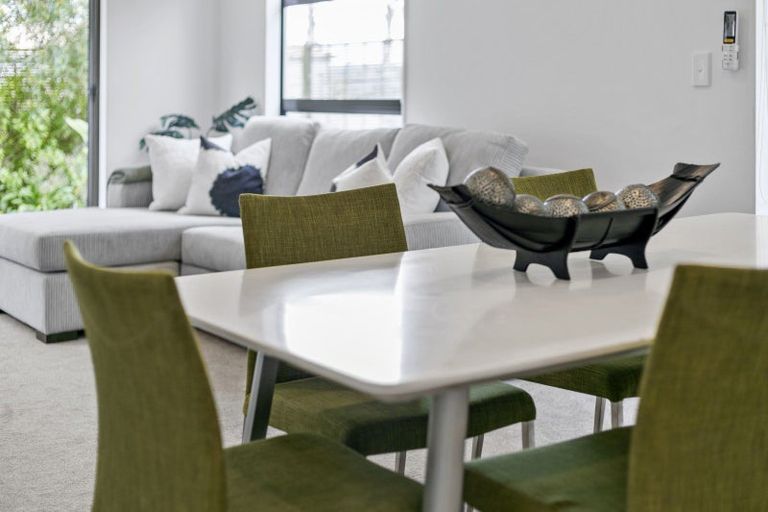 Photo of property in 4/40 Scarlet Oak Drive, Schnapper Rock, Auckland, 0632