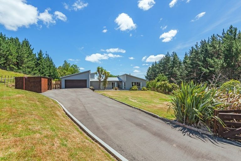 Photo of property in 37 County Heights Drive, Aokautere, Palmerston North, 4471