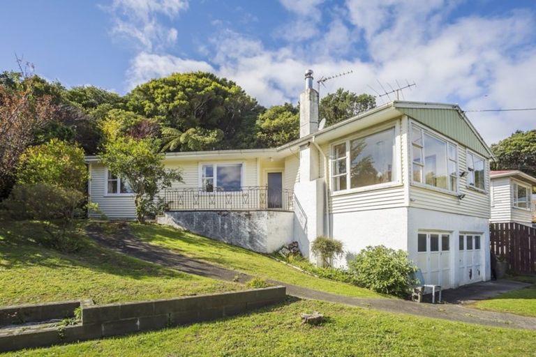 Photo of property in 24 Mahoe Street, Tawa, Wellington, 5028