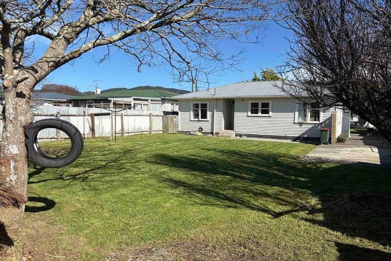 Photo of property in 100 Frederick Street, Wainuiomata, Lower Hutt, 5014
