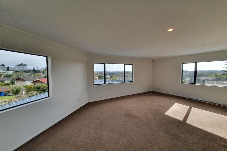 Photo of property in 10 Carl Place, Unsworth Heights, Auckland, 0632