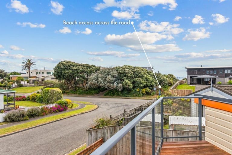 Photo of property in 1 Frances Street, Waikanae Beach, Waikanae, 5036