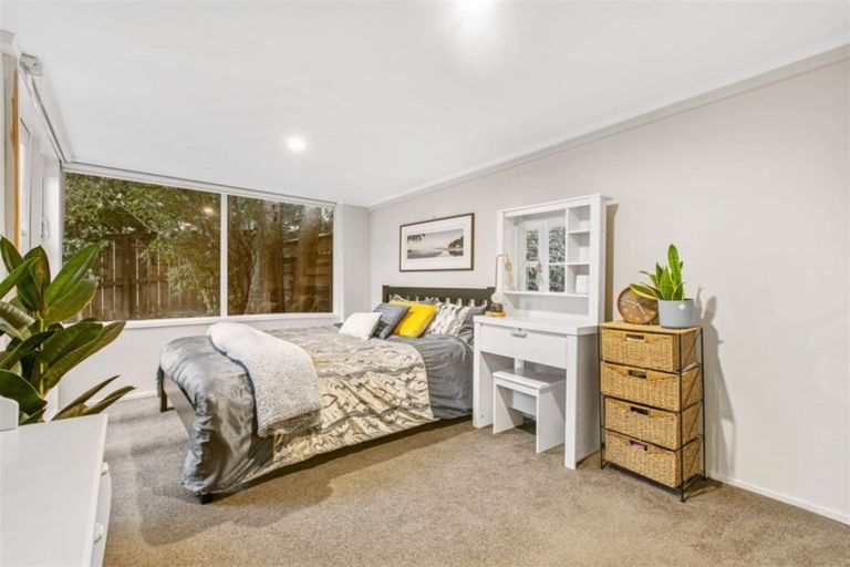 Photo of property in 2/32a Sunnynook Road, Sunnynook, Auckland, 0620