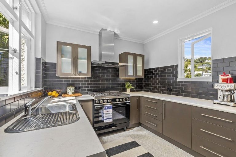 Photo of property in 19 Thorby Street, Northland, Wellington, 6012