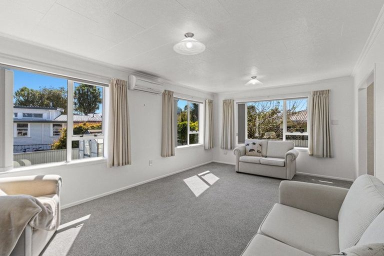 Photo of property in 20-20a Huatoki Street, Vogeltown, New Plymouth, 4310