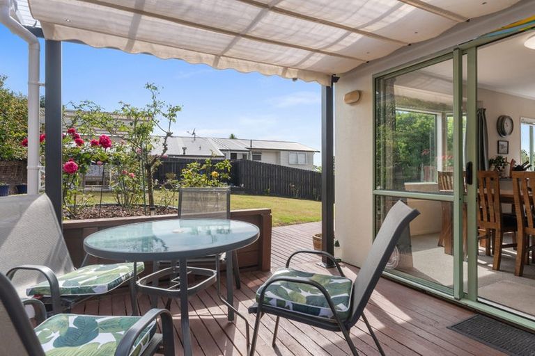 Photo of property in 2/883 East Coast Road, Northcross, Auckland, 0632