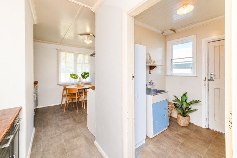 Photo of property in 660 Featherston Street, Roslyn, Palmerston North, 4414