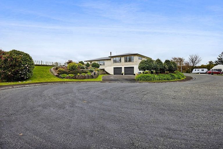 Photo of property in 20 Chartwell Drive, Eltham, 4322