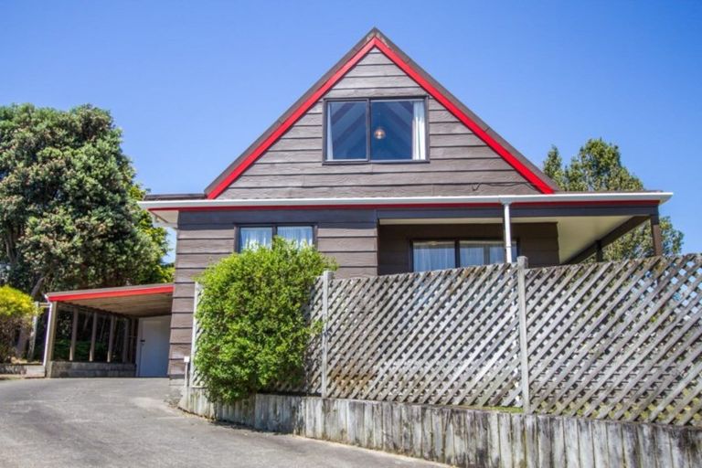 Photo of property in 33 James Cook Drive, Whitby, Porirua, 5024