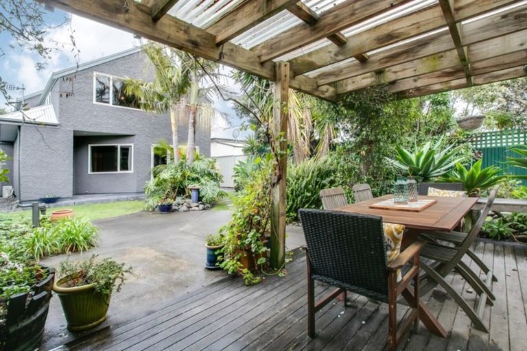 Photo of property in 7 Breakwater Road, Bluff Hill, Napier, 4110