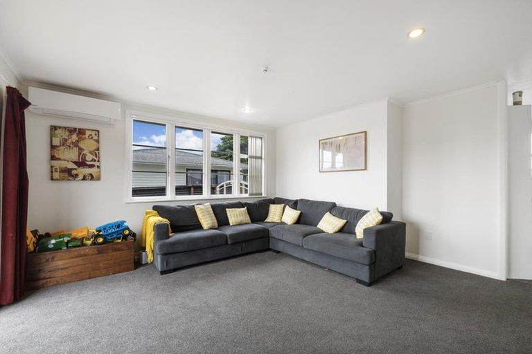 Photo of property in 10 Okoroire Street, Tirau, 3410