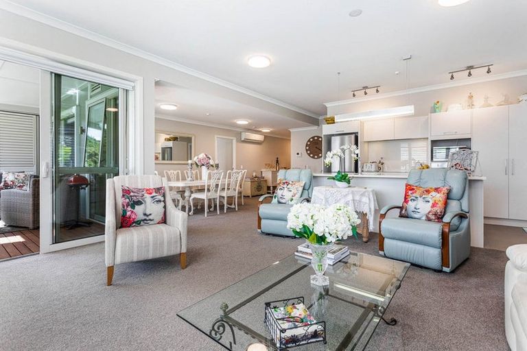 Photo of property in 102 Eaves Bush Parade, Orewa, 0931
