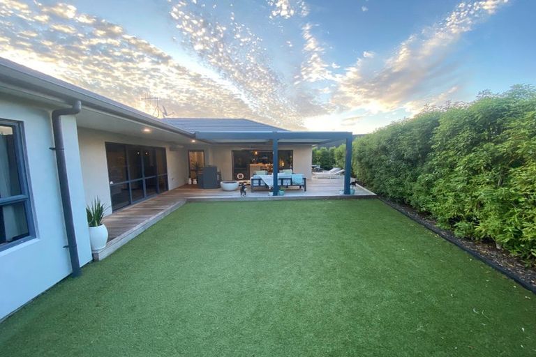 Photo of property in 64 Lorna Irene Drive, Raumati South, Paraparaumu, 5032