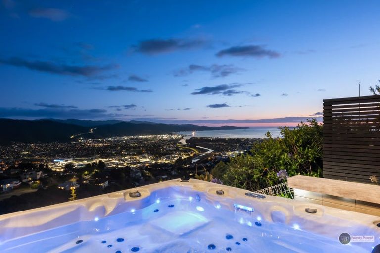 Photo of property in 30 Arahiwi Grove, Tirohanga, Lower Hutt, 5010