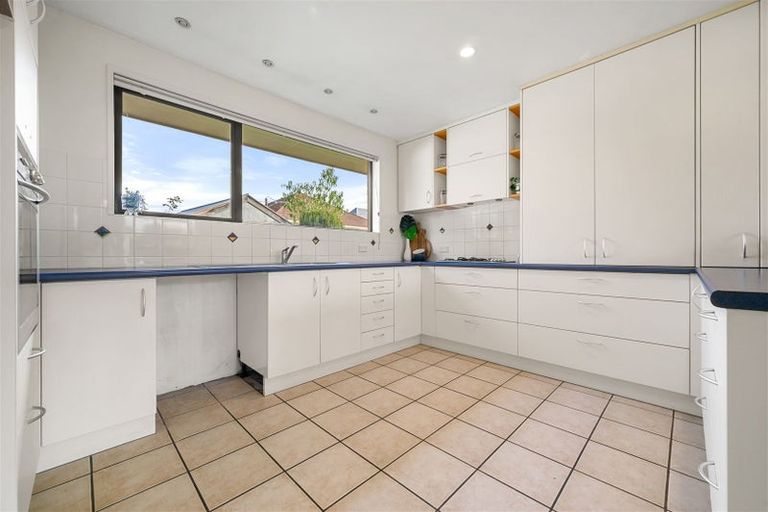 Photo of property in 22 Camberwell Place, Avonhead, Christchurch, 8042