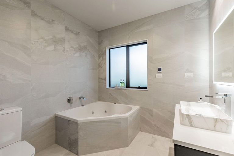 Photo of property in 82 Laurel Oak Drive, Schnapper Rock, Auckland, 0632