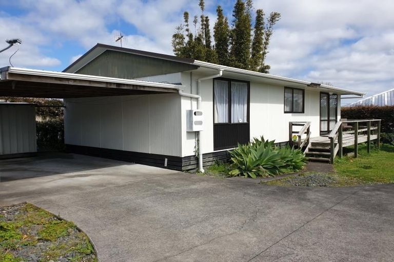Photo of property in 1/9 Kirrie Avenue, Te Atatu South, Auckland, 0610
